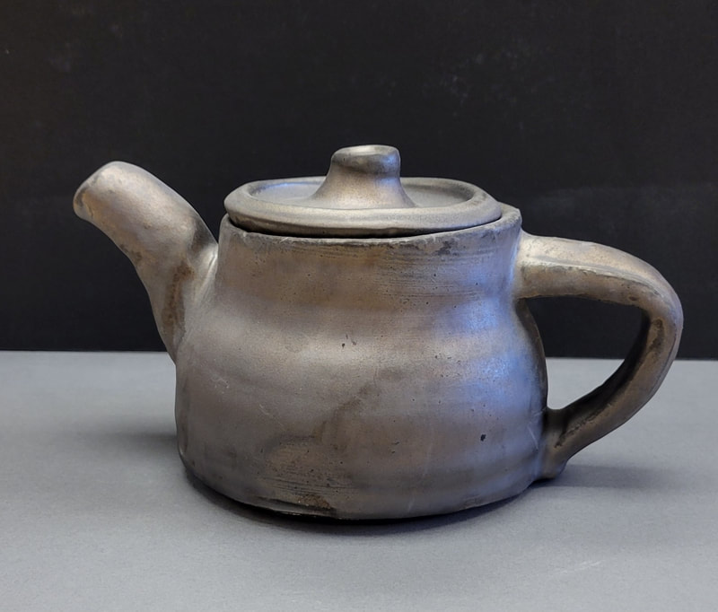 Brayden VanDeWalle, Thrown Teapot in Gunmetal
Belmond- Klemme